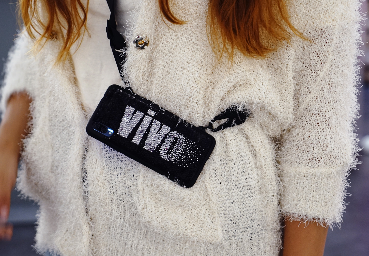 vivox23水滴全面屏手机,vivox23图赏91.2%水滴屏光感美学