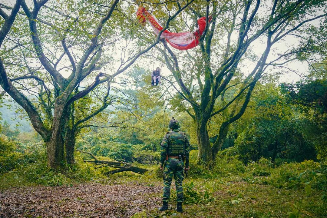 五十万的表换一百块的外套:落魄白富美都是这么活的?