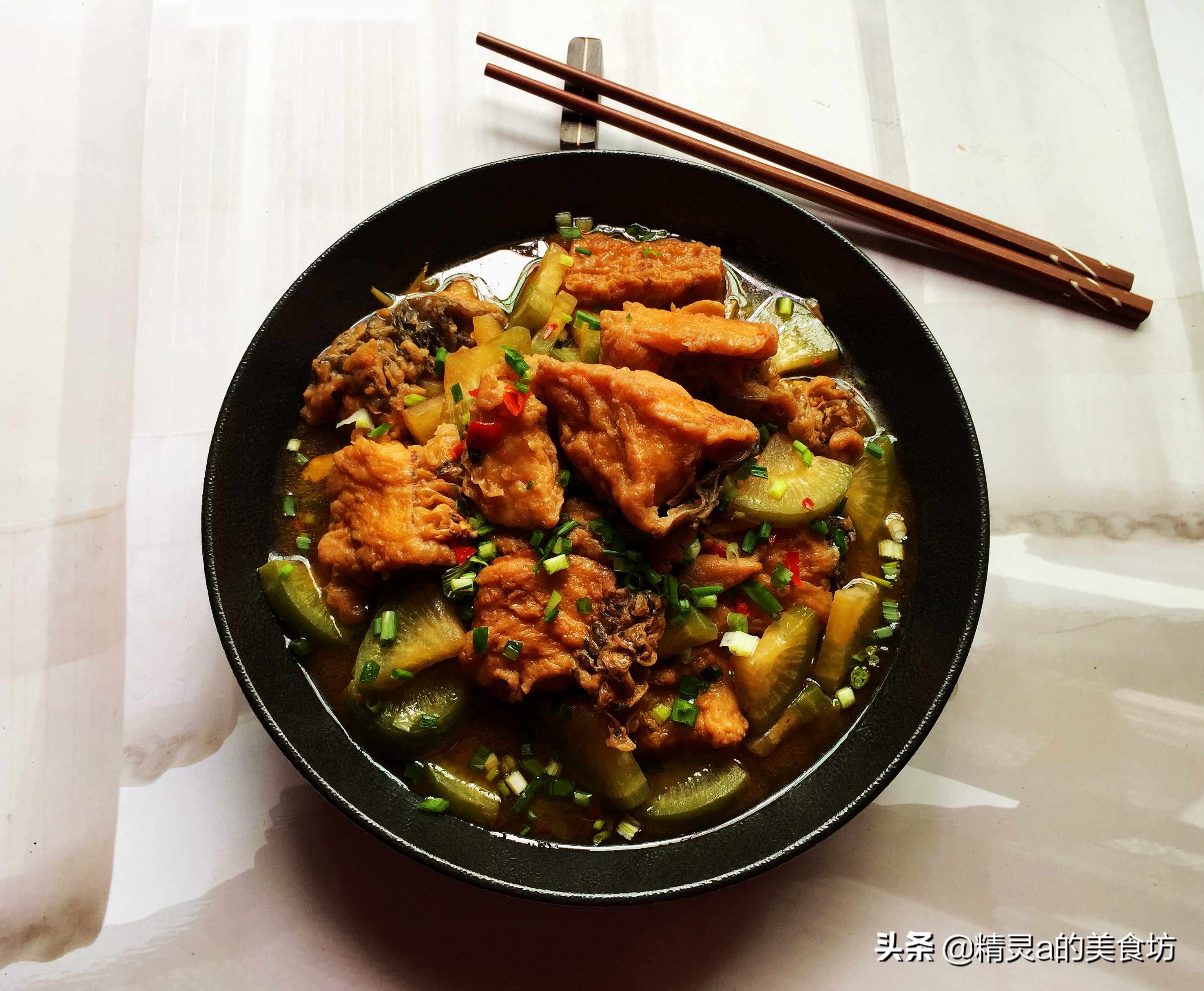 换个方法吃草鱼，配它一起炖，营养美味，一周做三回，餐餐一扫光