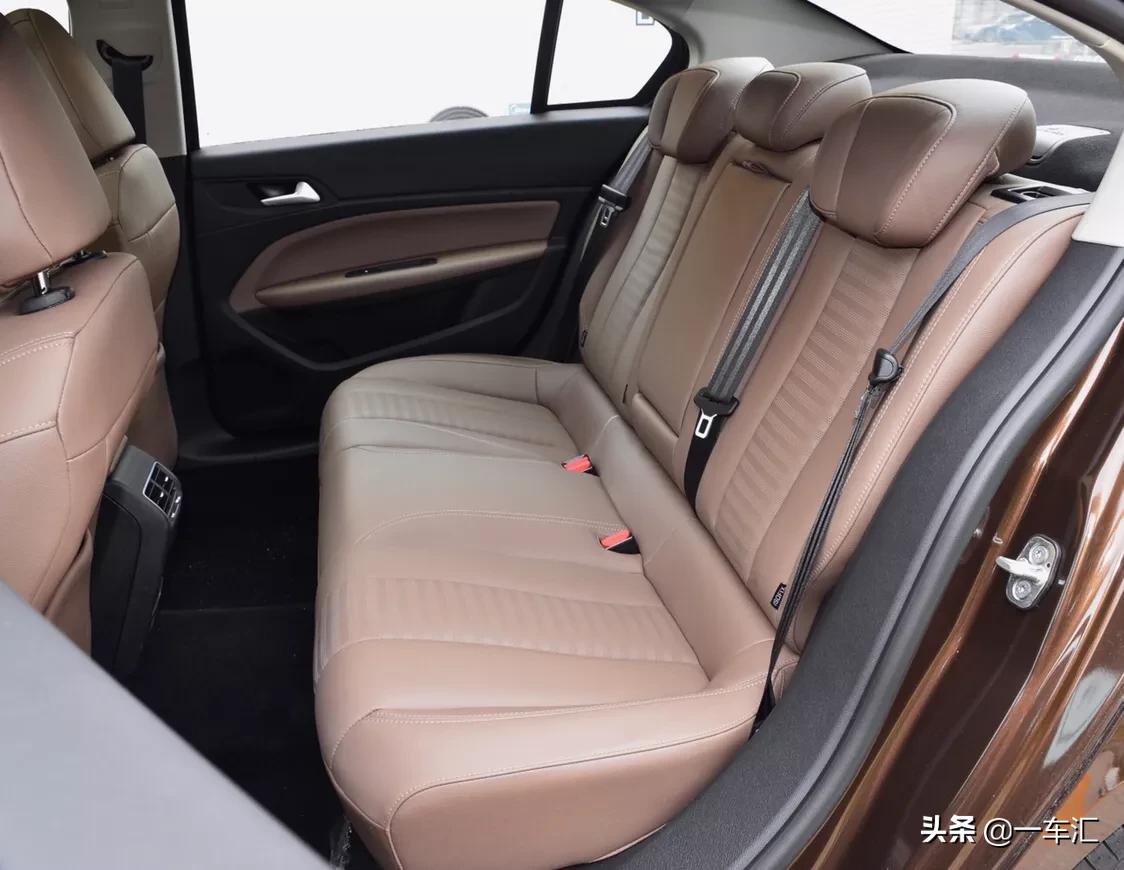 标致408与朗逸哪个更值得购买,标致4082019款离地间隙