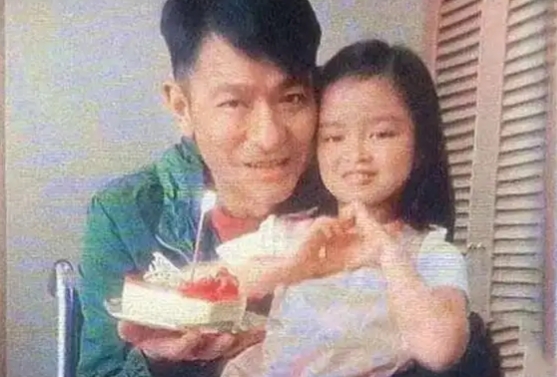 评价刘德华出道40周年直播,刘德华出道40年直播有多火