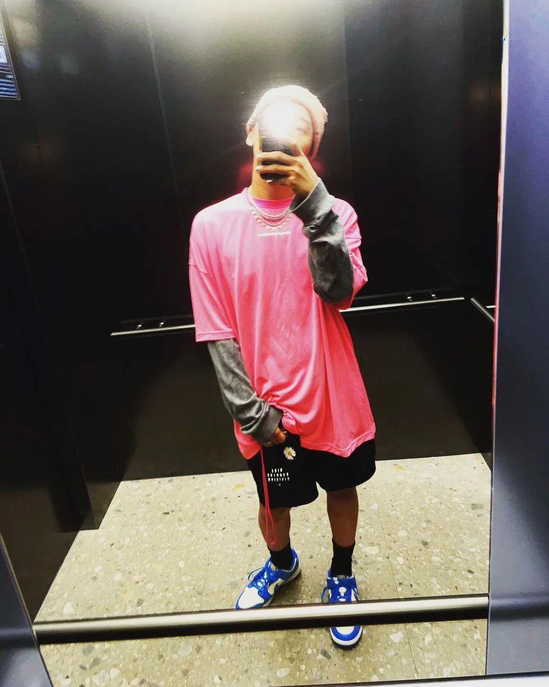 笑拉了!权志龙上脚“北卡蓝”,鞋贩子却因滤镜太重又冲错了