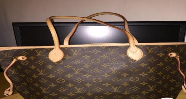 妻子买包丈夫忍无可忍,妻子拿丈夫发工资的钱买包