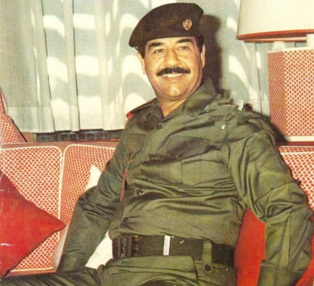 萨达姆公开处决时间,萨达姆在开战前3小时开会视频