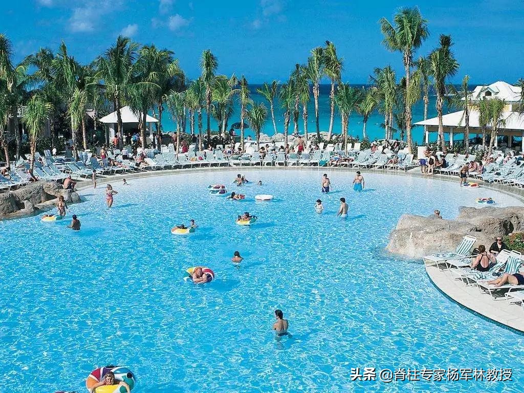 游泳突然抽筋,游泳突然抽筋了怎么办