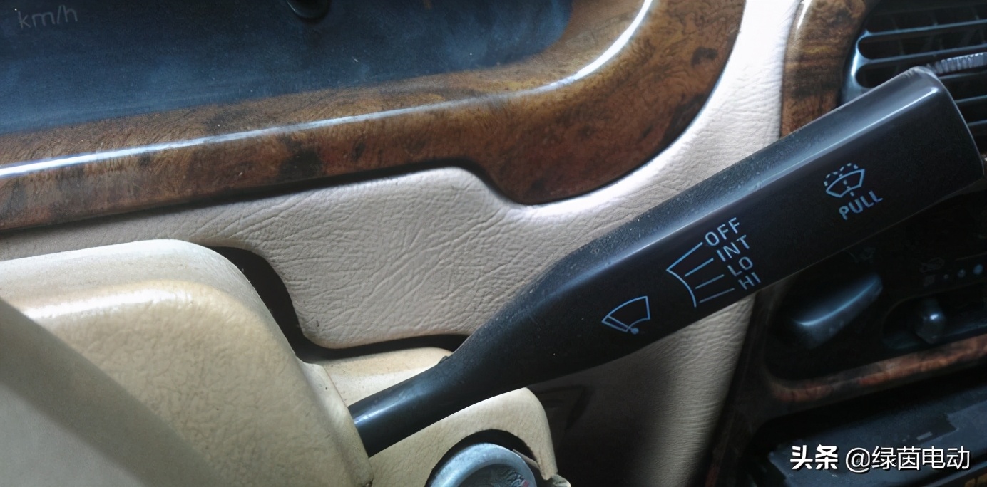 老款经典夏利两厢二手,2004年两厢夏利图片