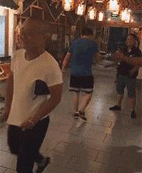 新娘开心的搞笑视频,搞笑gif开心一刻女司机上车