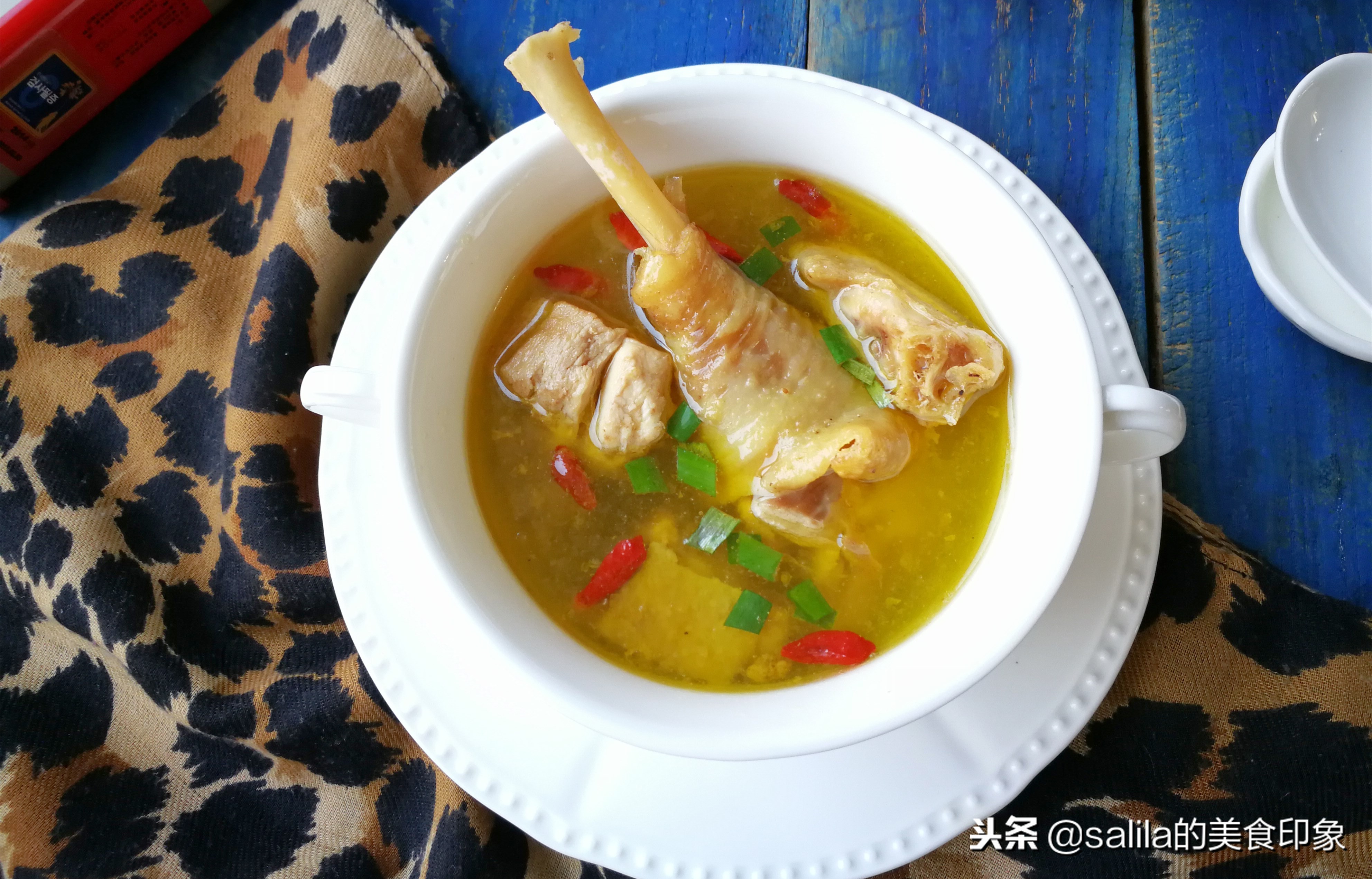 为什么做鸡汤不能有鸡皮,如何让鸡汤味美汤鲜