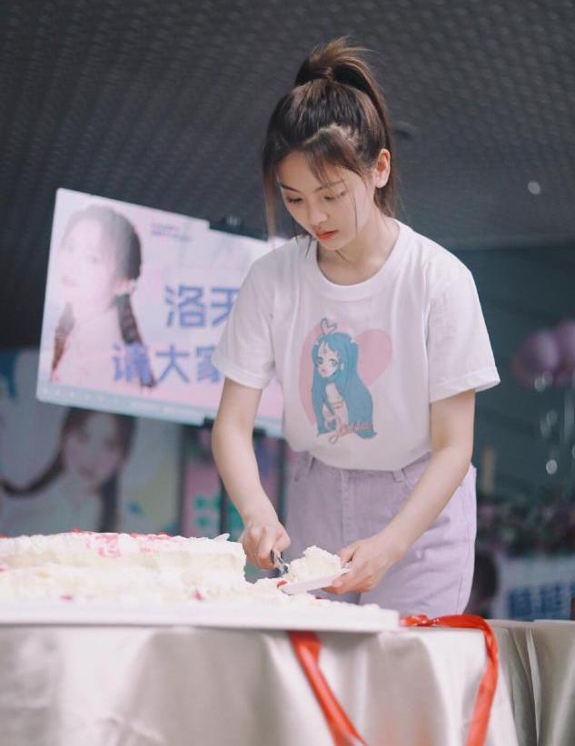 太好看了国潮绣花t恤,有哪些t恤衫的设计好看又简单