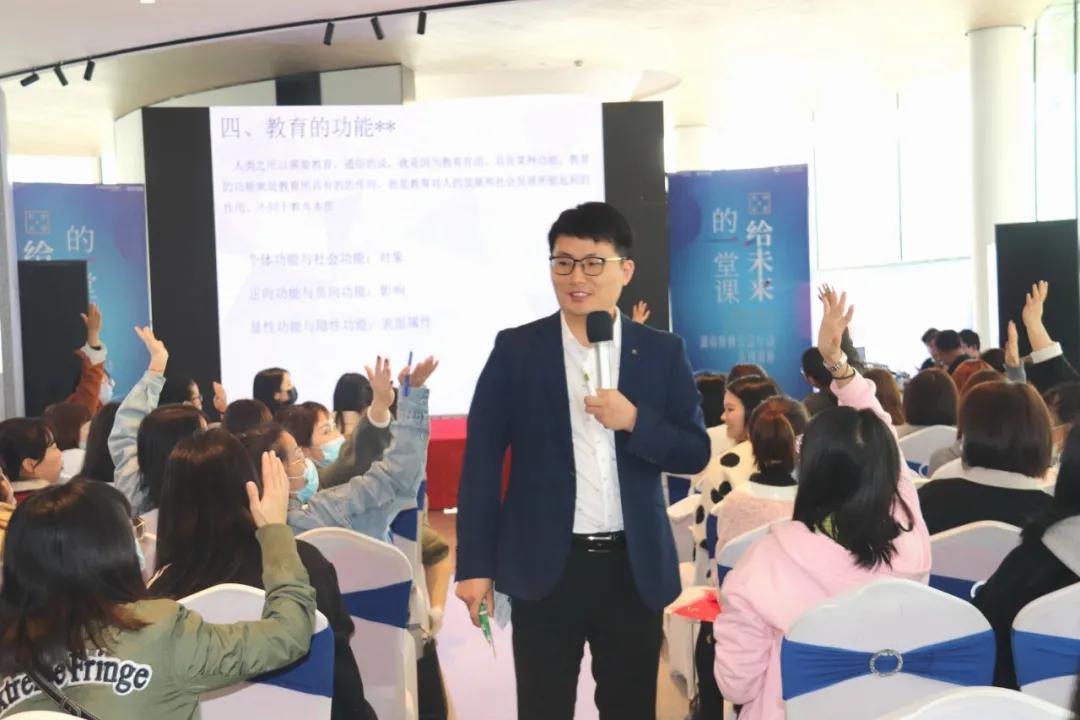 给未来的一堂课献给园丁!2020湖南教师招聘考试公益讲座在正荣地产梅溪紫阙台销售中心正式启幕