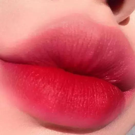 玫红色调的口红推荐,适合夏季的正红色口红