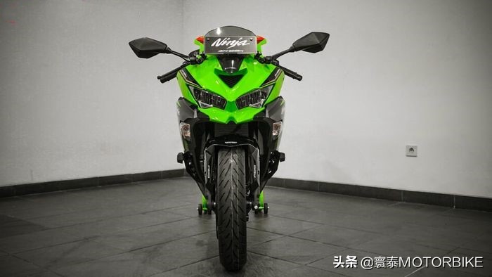 川崎zx-25r与川崎ninja400哪个快,川崎四缸忍者zx-25r配置大揭秘