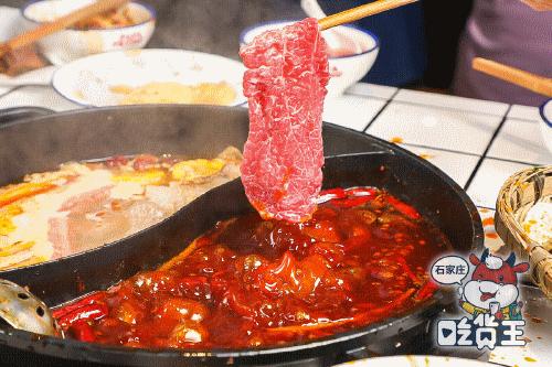 网红“爸爸”终于来了！1分钟就能吃的牛排火锅，连锅底都有肉