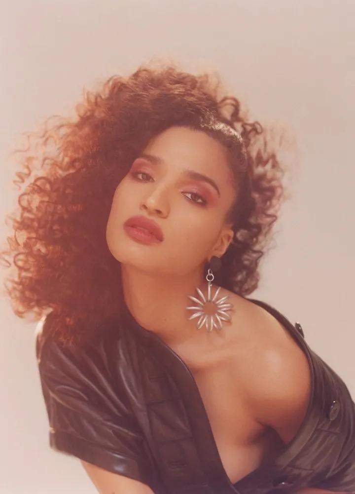 INS上爆裂，涅槃重生的跨性别者，凭借一部美剧火成2020最美面孔