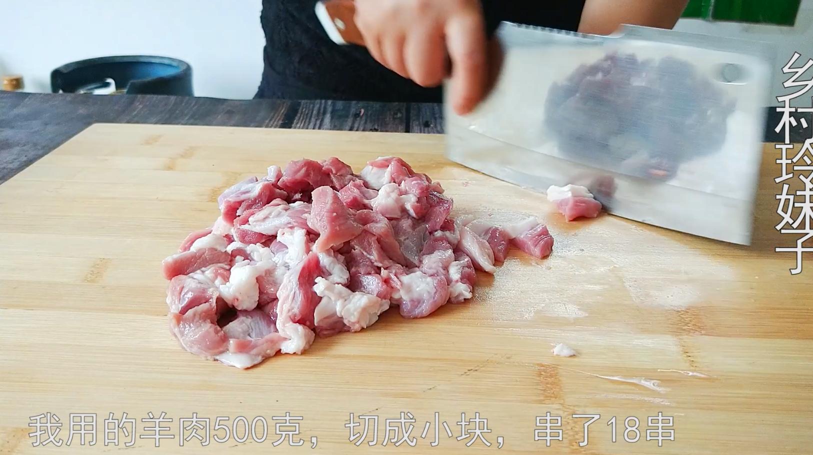 烤羊肉串不糊的方法,在家烤羊肉串怎么做没有膻味儿