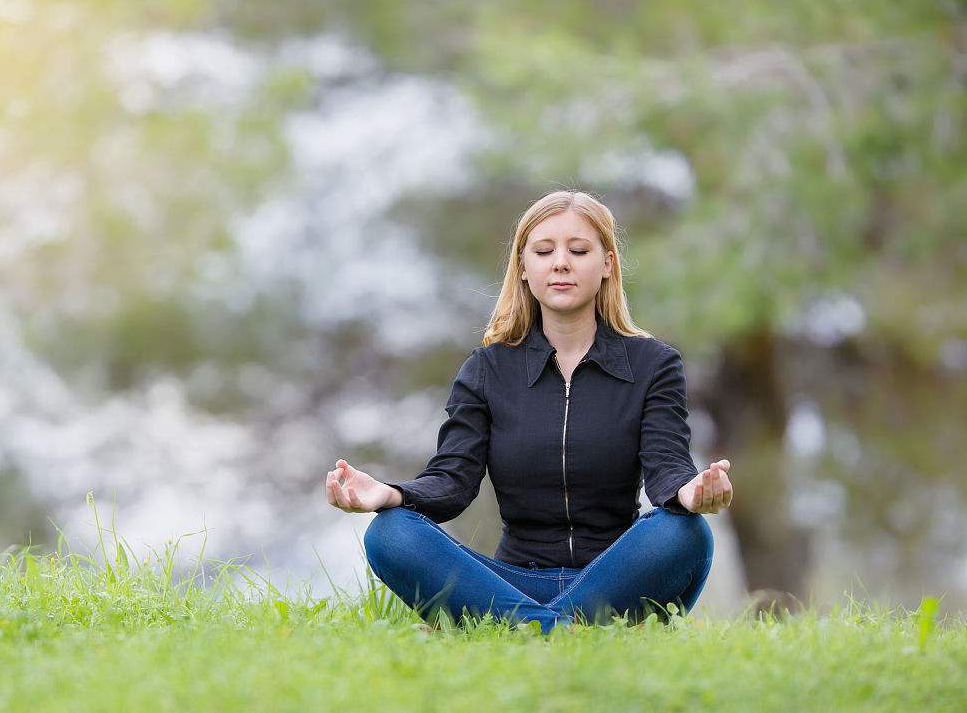 靠吸食他人能量存活的人,靠呼吸维持生命