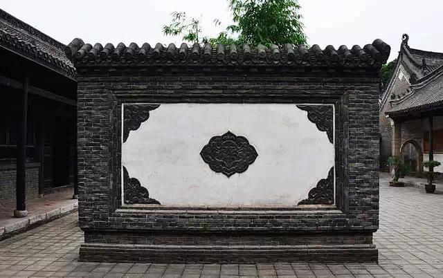 进门就是一堵墙的房子好吗,为什么宅院进门有一堵墙