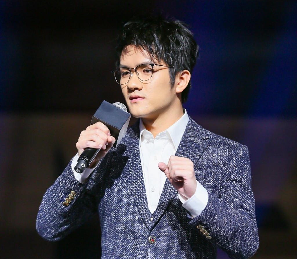 WE唯一单身狗微笑？老队员或将齐聚CJ，网友：你是GG还是MM