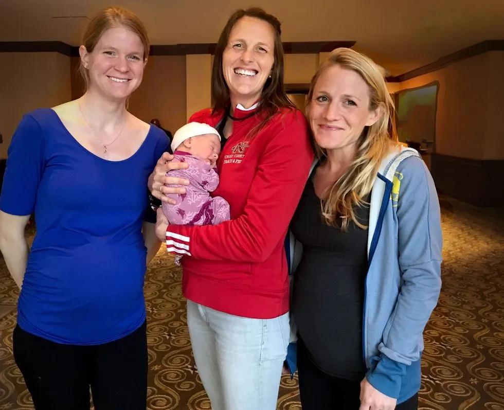 生孩子前11天，她跑了一场全马，3小时07分完赛