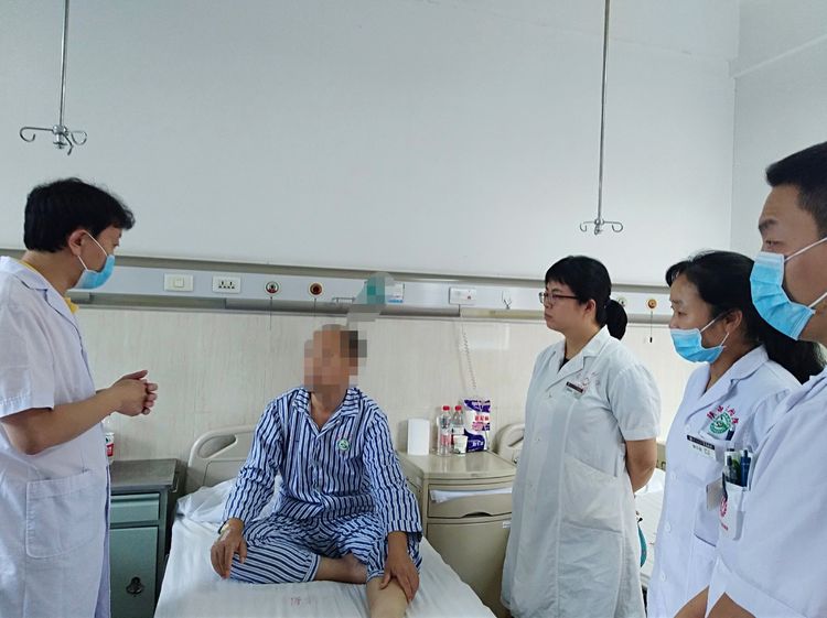 陕中大附院聘请西京医院肾脏内科张鹏主任进行学术指导交流