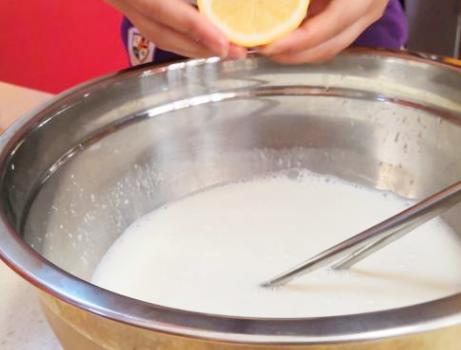 用新鲜的牛奶做奶酪有教程吗,奶酪不用买只需3种材料轻松自制