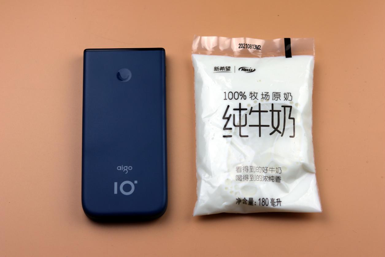 aigo突破移动充电宝,aigo充电宝怎么样才是充满电