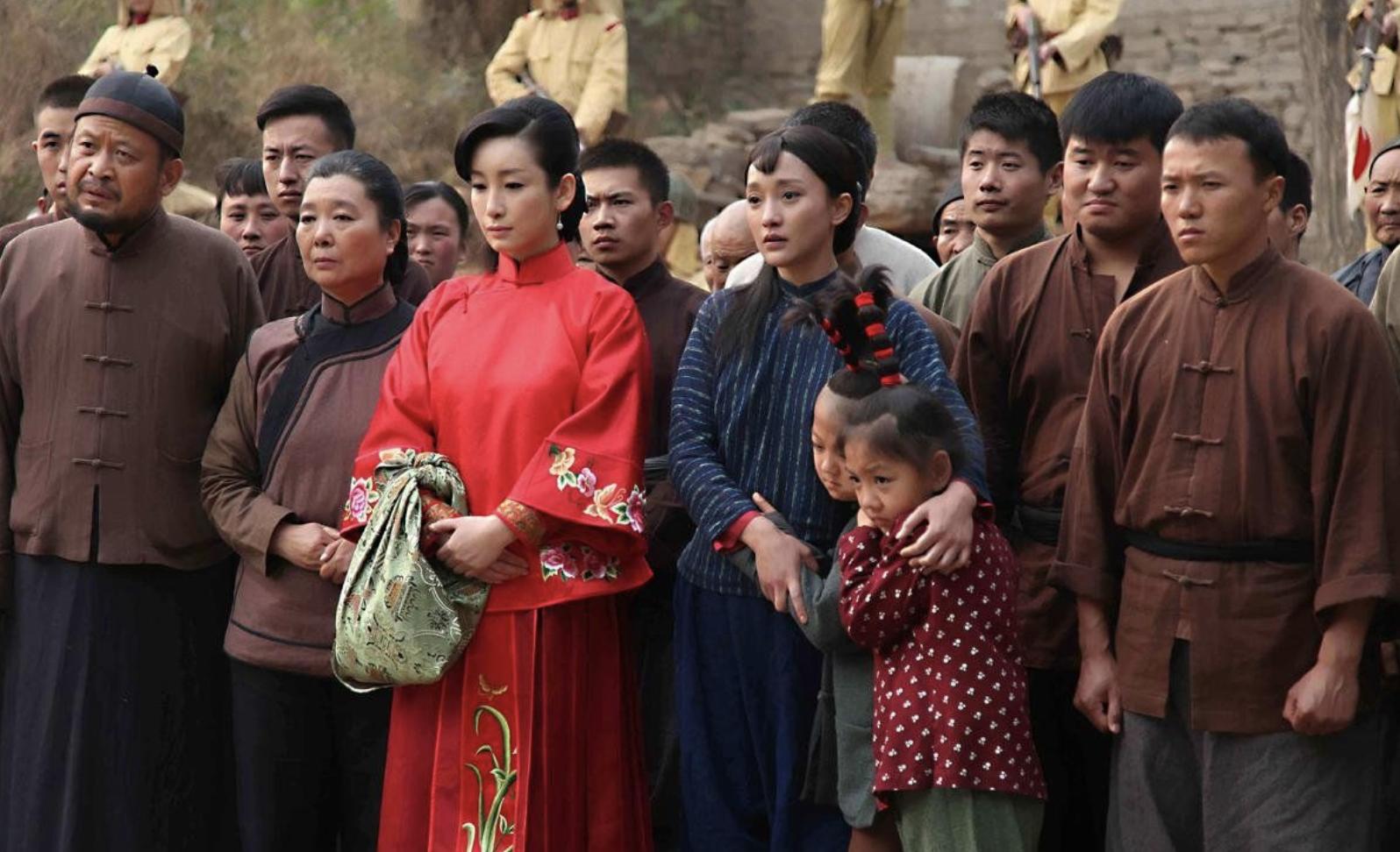 5年后重温《红高粱》,我才明白,这种女人才是男人胸口的朱砂