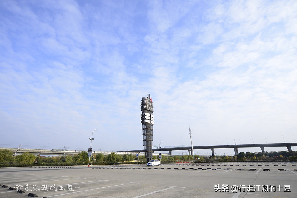 上海佛罗伦萨小镇,奥特莱斯世界名品购物中心,中国奢侈品领导者