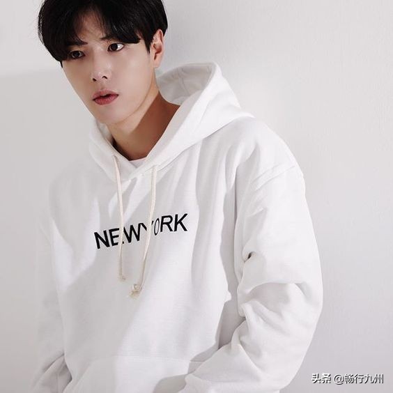 稳重大气高级感型男穿搭推荐,十个男生应该学会的时尚穿搭技巧