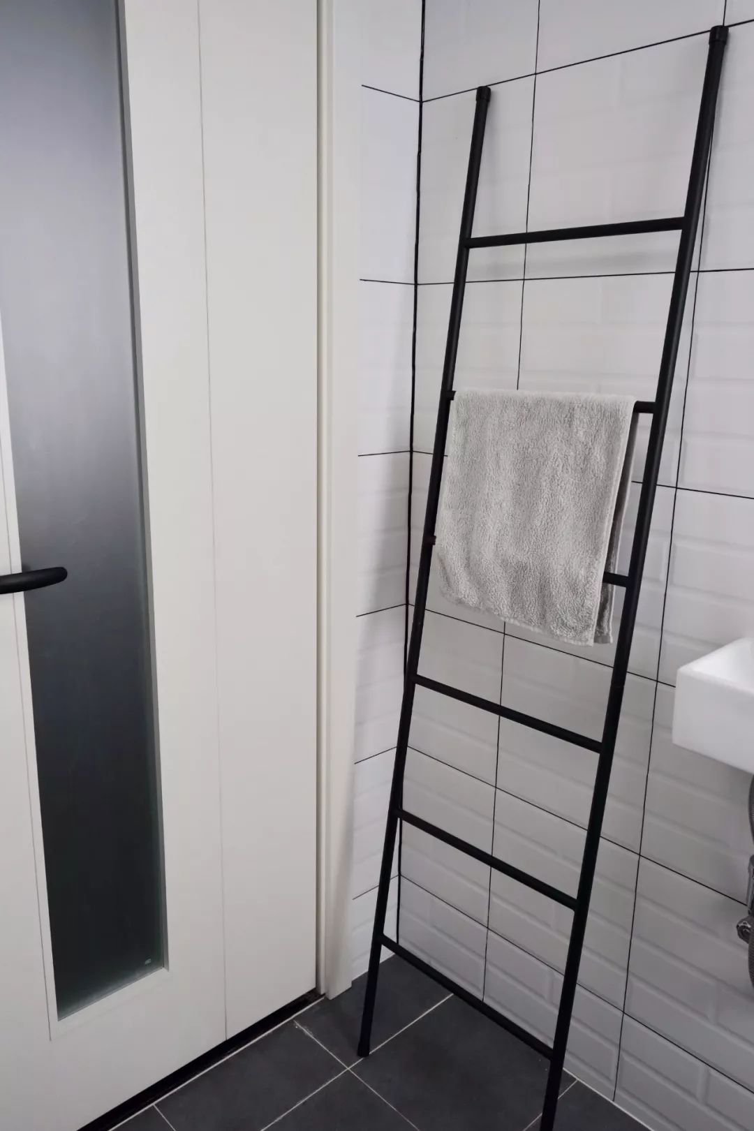 卫生间小毛巾架用哪种,卫生间打孔挂毛巾架会影响防水吗