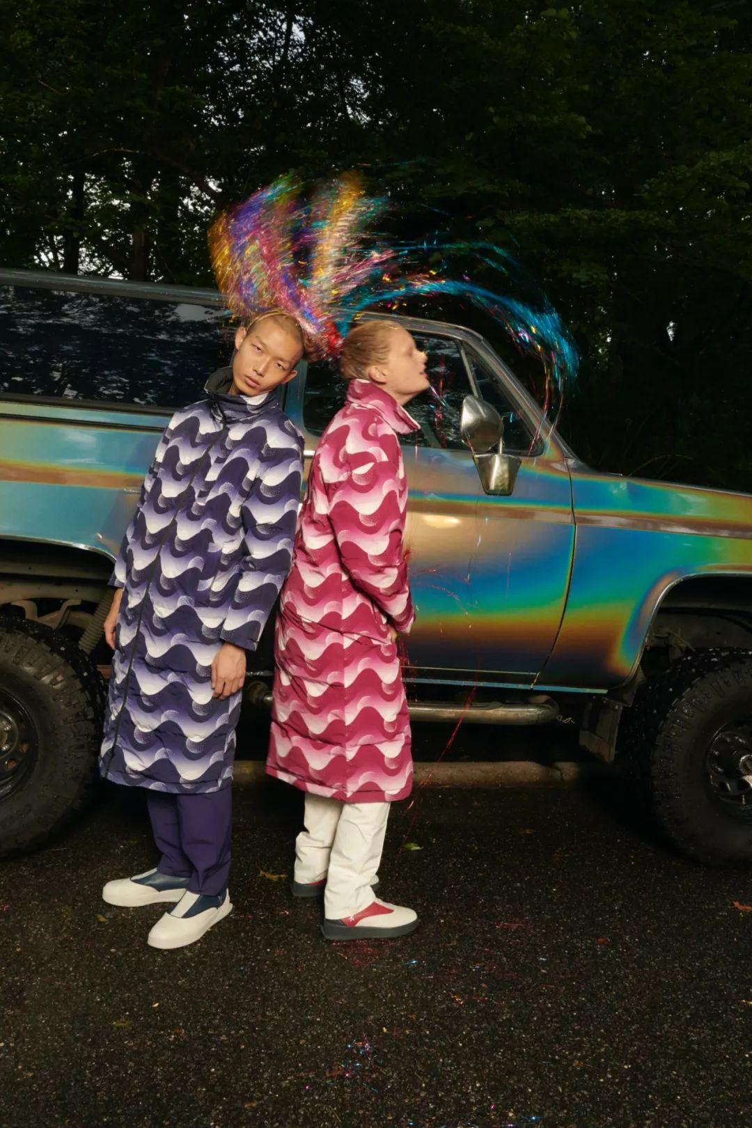 安踏潮湃,安踏火爆携款