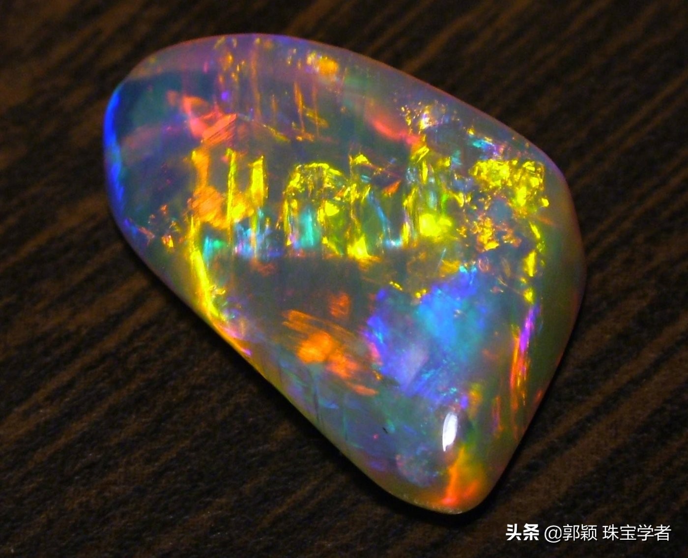 宝石保时捷,宝石欧泊有猫眼吗