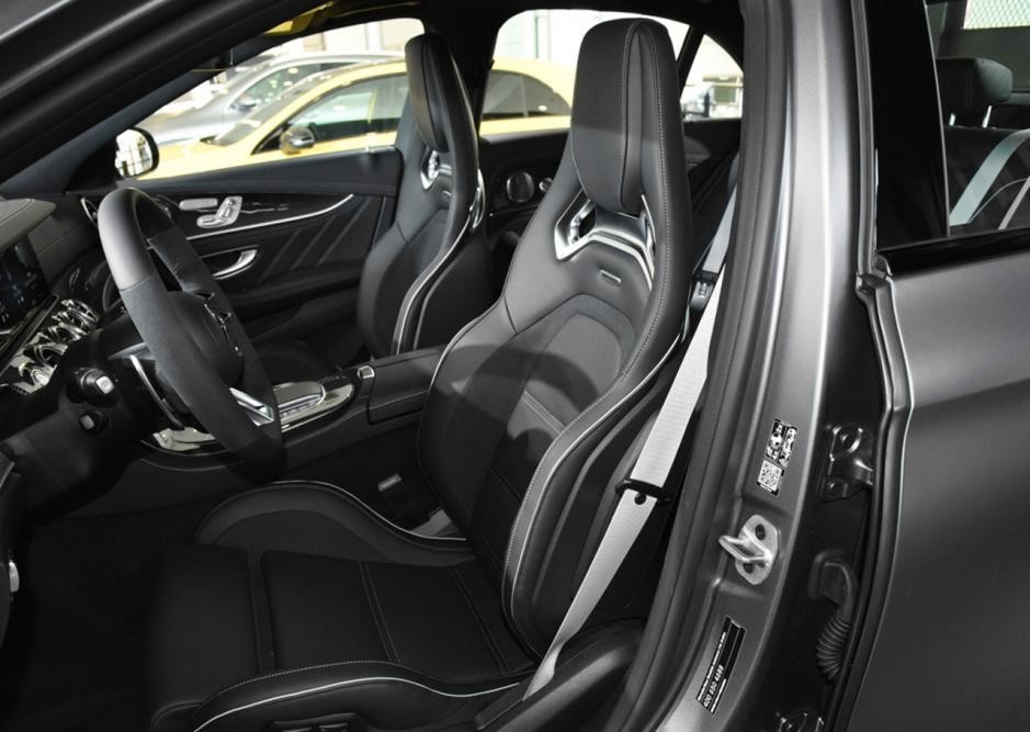 奔驰amge63s钢炮10万,amge63s尾部