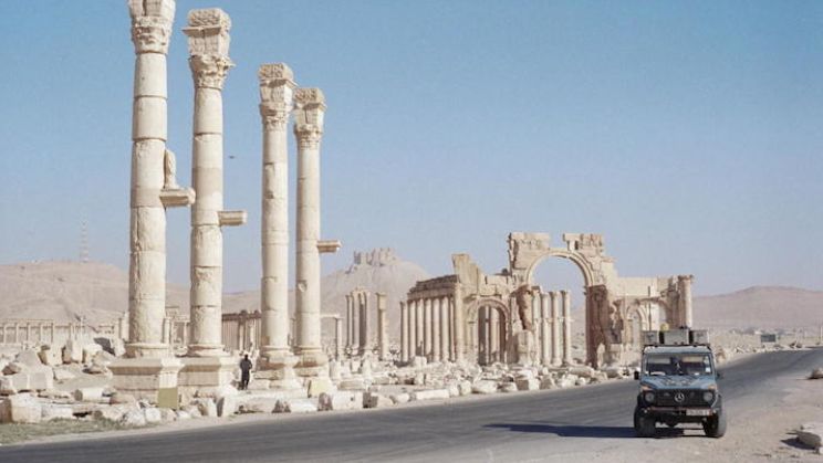 54岁裸辞，花45W流浪地球26年，炸上BBC，这...