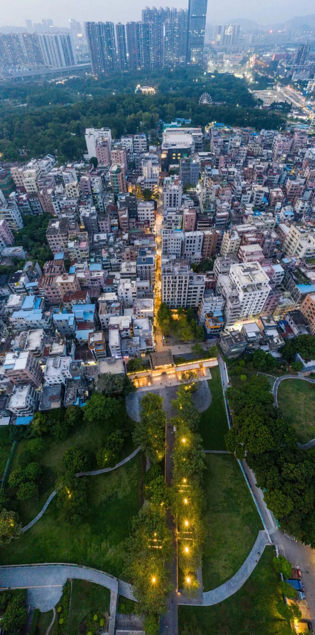 深圳花了17个月，“赶走了”居住在千年古城里的30000人