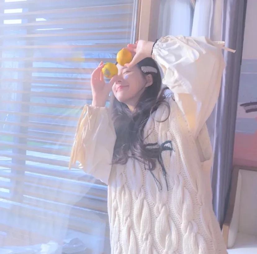 赵露思迪丽热巴闺蜜头像,一半是鞠婧祎一半是赵露思头像