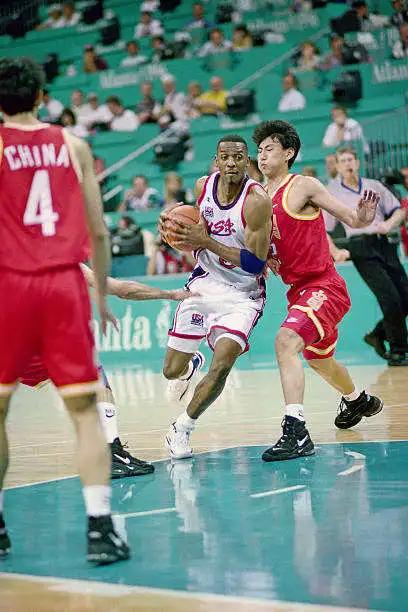 谁说中锋鞋不火?这双中锋鞋火到离谱!保罗也爱穿