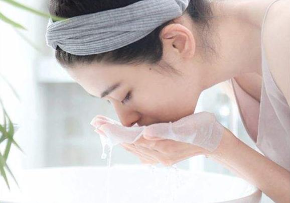 头皮屑增多“如雪”？专家建议：3个妙招轻松解决头皮烦恼