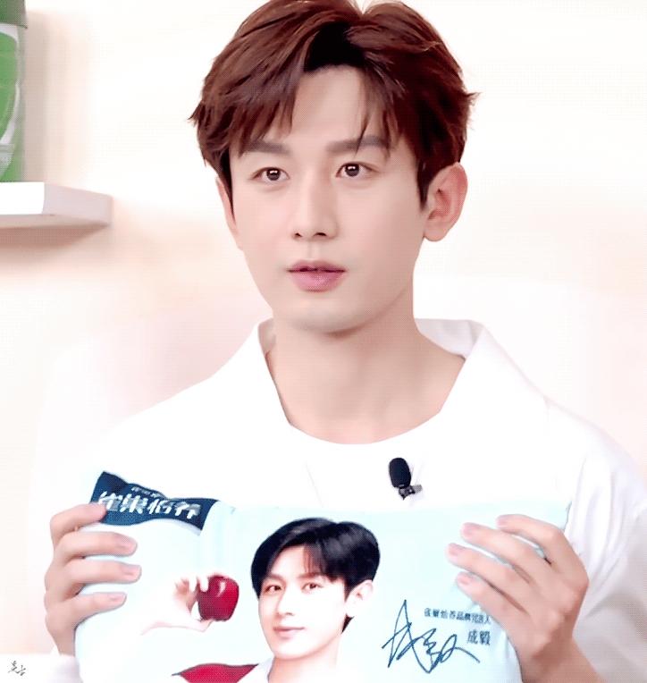 成毅代言雀巢怡养奶粉直播销量,成毅雀巢怡养代言人直播间