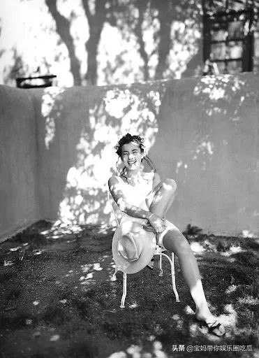 宫泽理惠写真曝光,宫泽理惠被拍穿宽松裙装上街