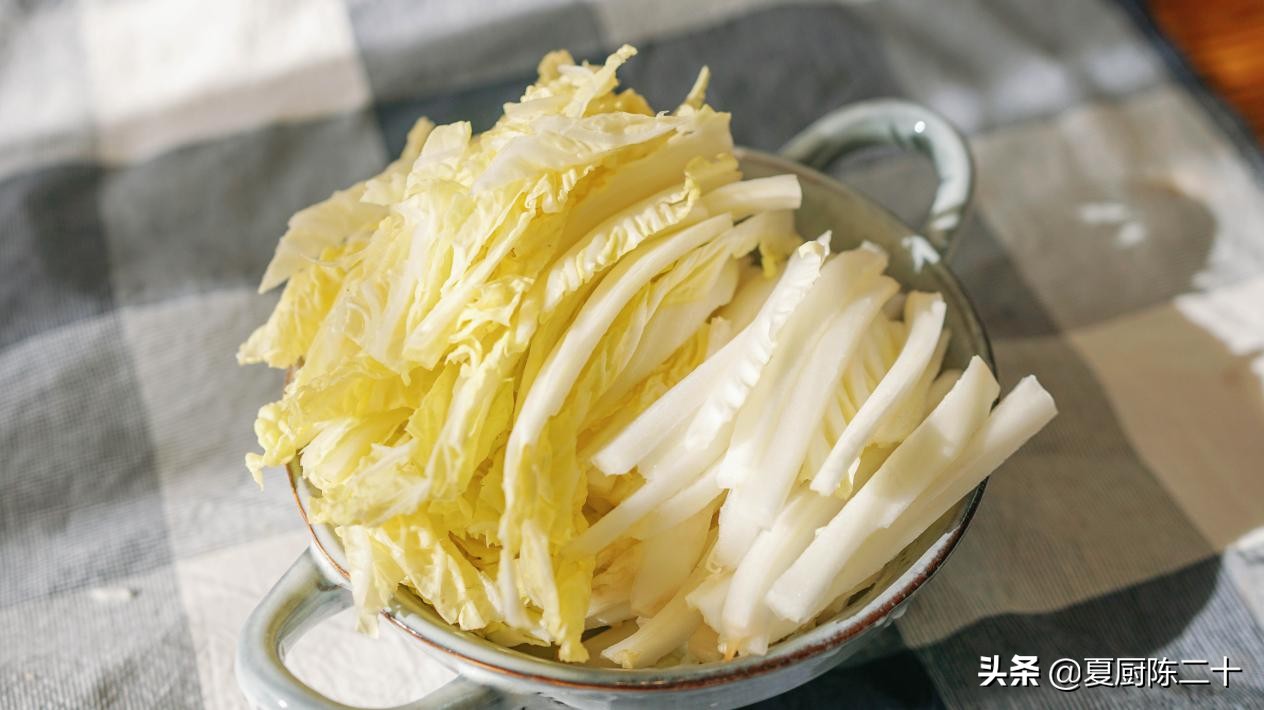 如何炒粉丝松散不粘成一团,炒粉丝很硬是怎么回事