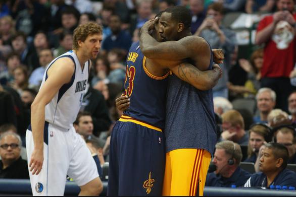 詹姆斯是不是救了安东尼,他救了一条人命挽救了2个家庭