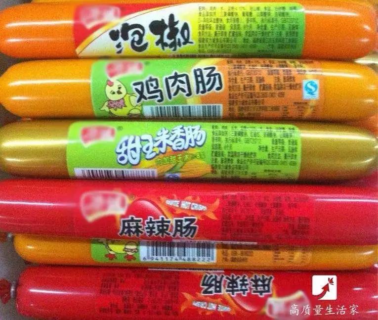 原来火腿肠的金属环下有个“小机关”，轻轻一拉，3秒剥一根！