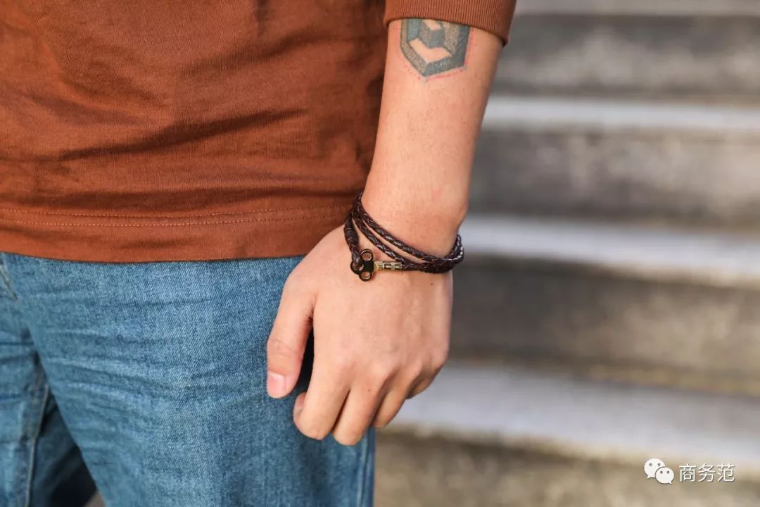 瑞典皇家配饰品牌,几百块戴出万元质感,金色手镯男女戴都好看