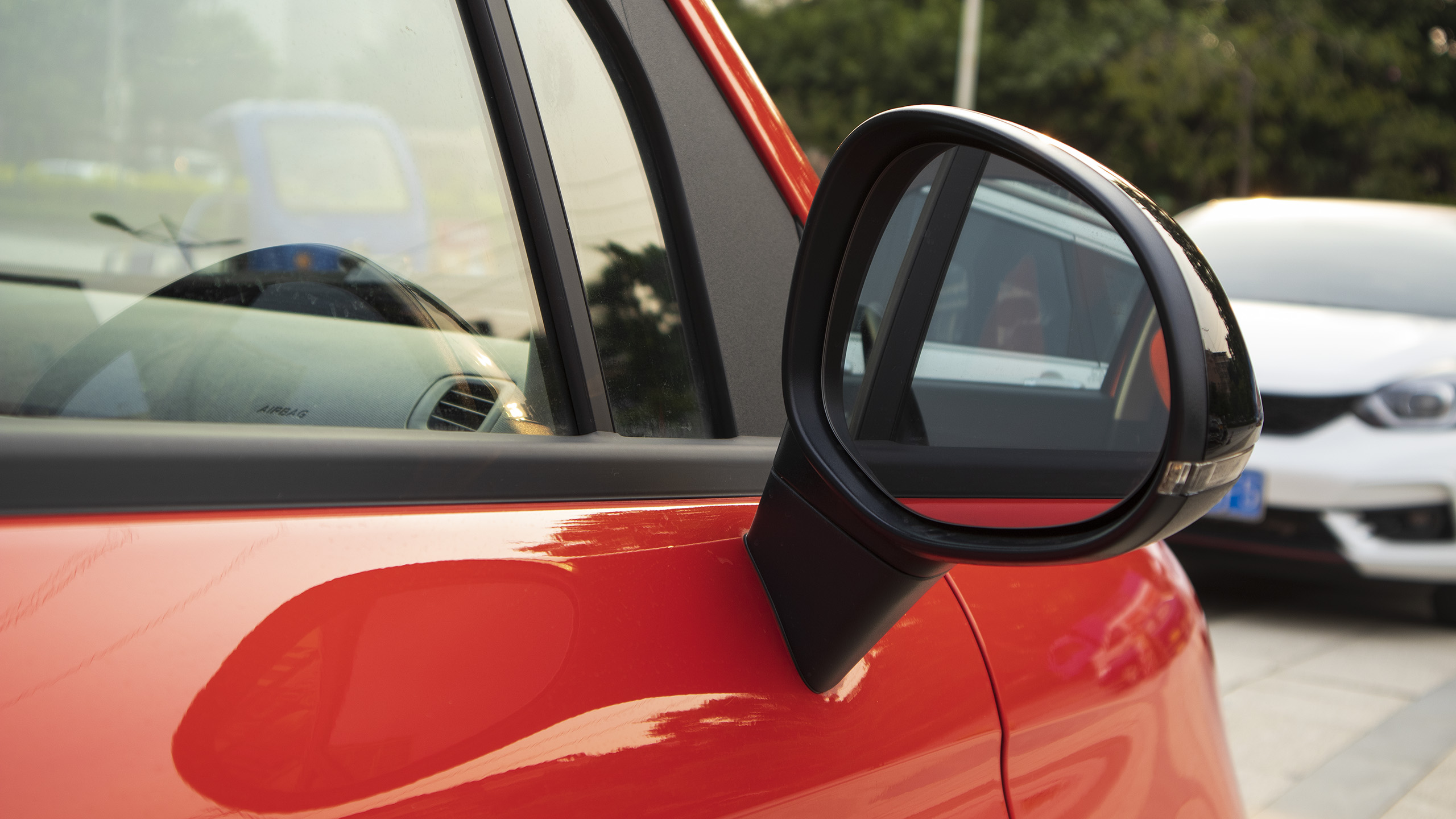 403公里续航,零跑t03310轻享版深度体验