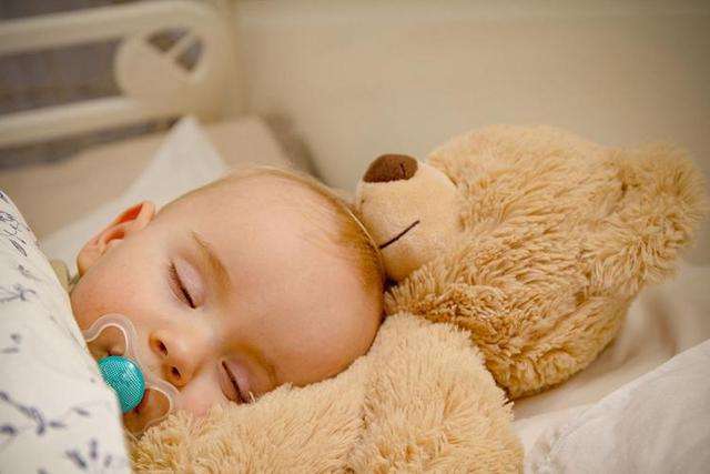 宝宝呛奶把鼻子堵住了该怎么办,宝宝呛奶从鼻子出来怎么处理