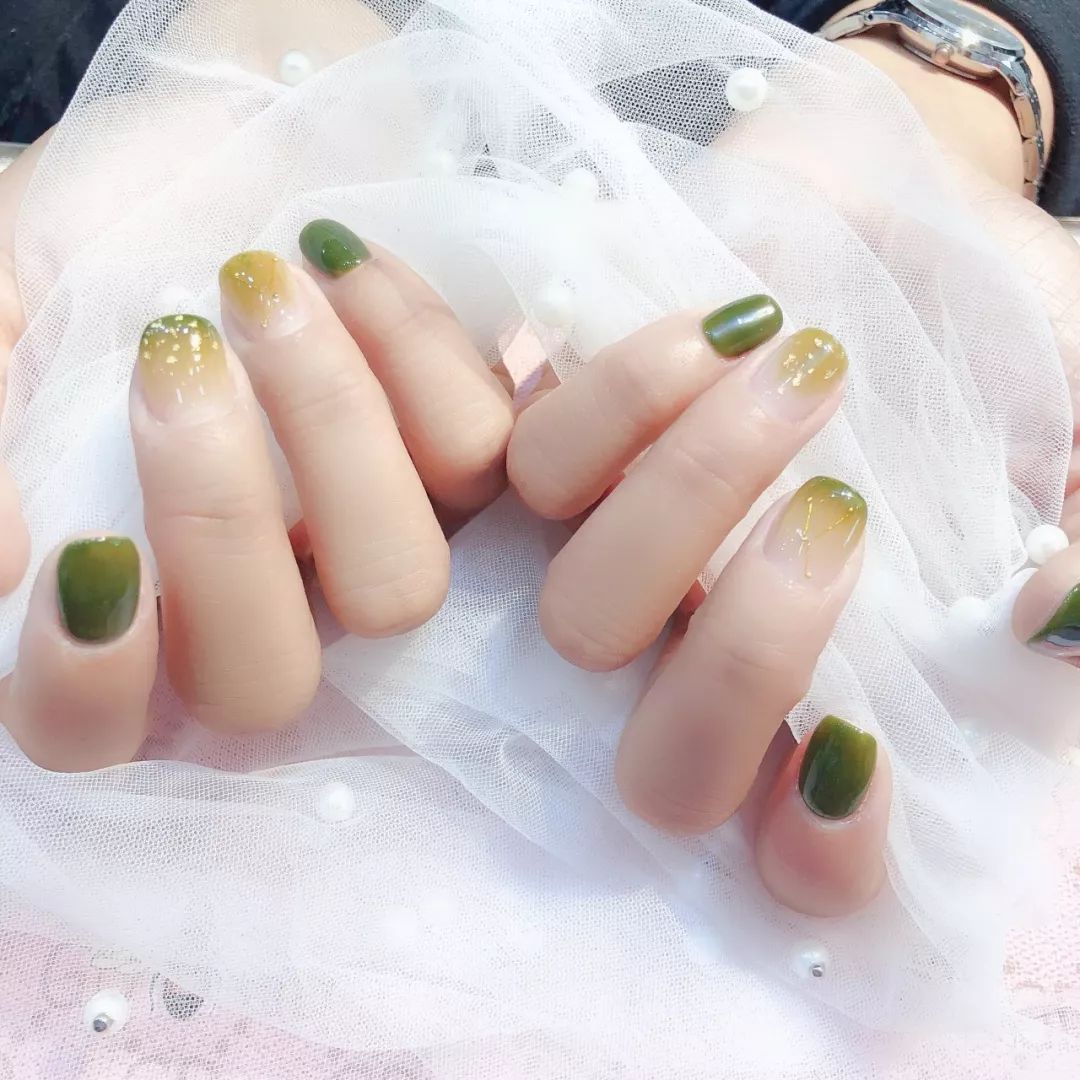 美甲什么颜色显得花哨好看,40款干净不花哨的美甲谁做都好看