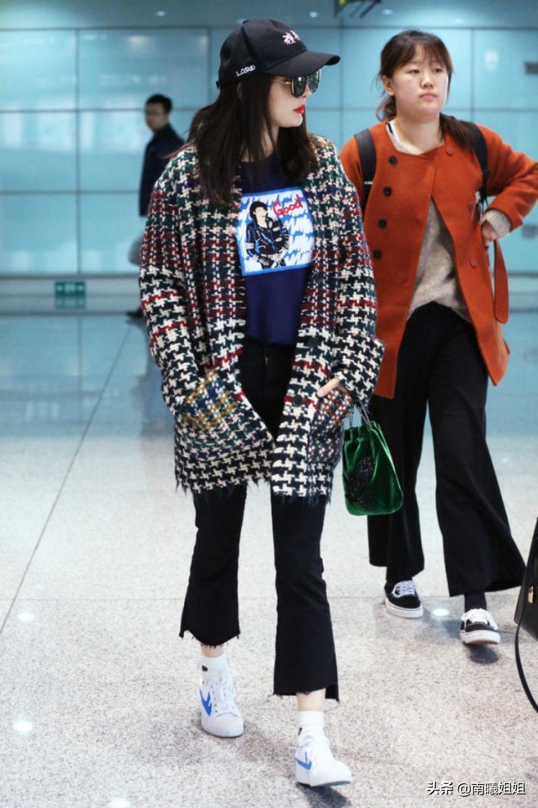 龚俊红色回力鞋子是哪一款,龚俊潮鞋搭配