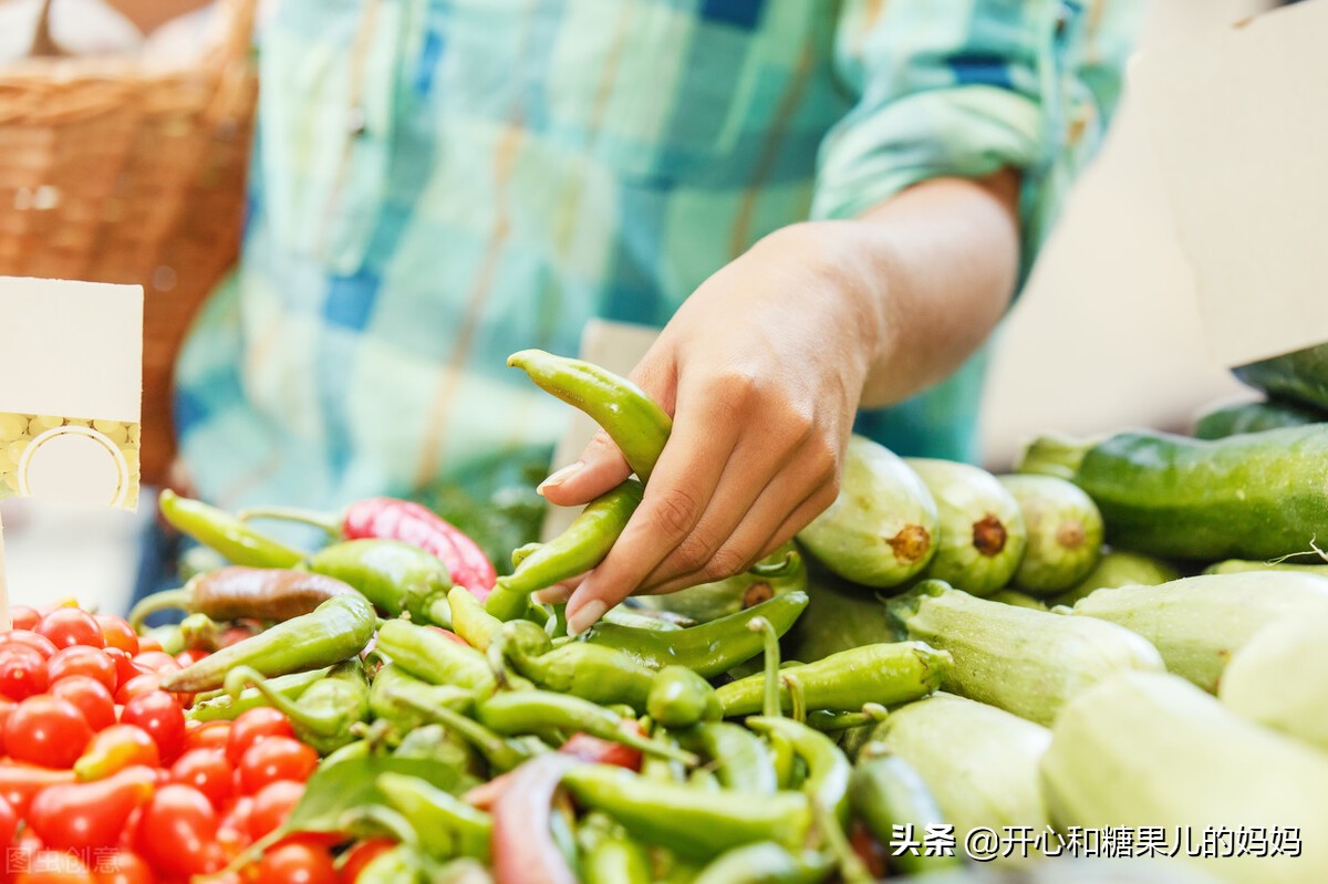 宝宝眼睛碰伤一直流泪怎么办,2岁宝宝眼球被撞了一下