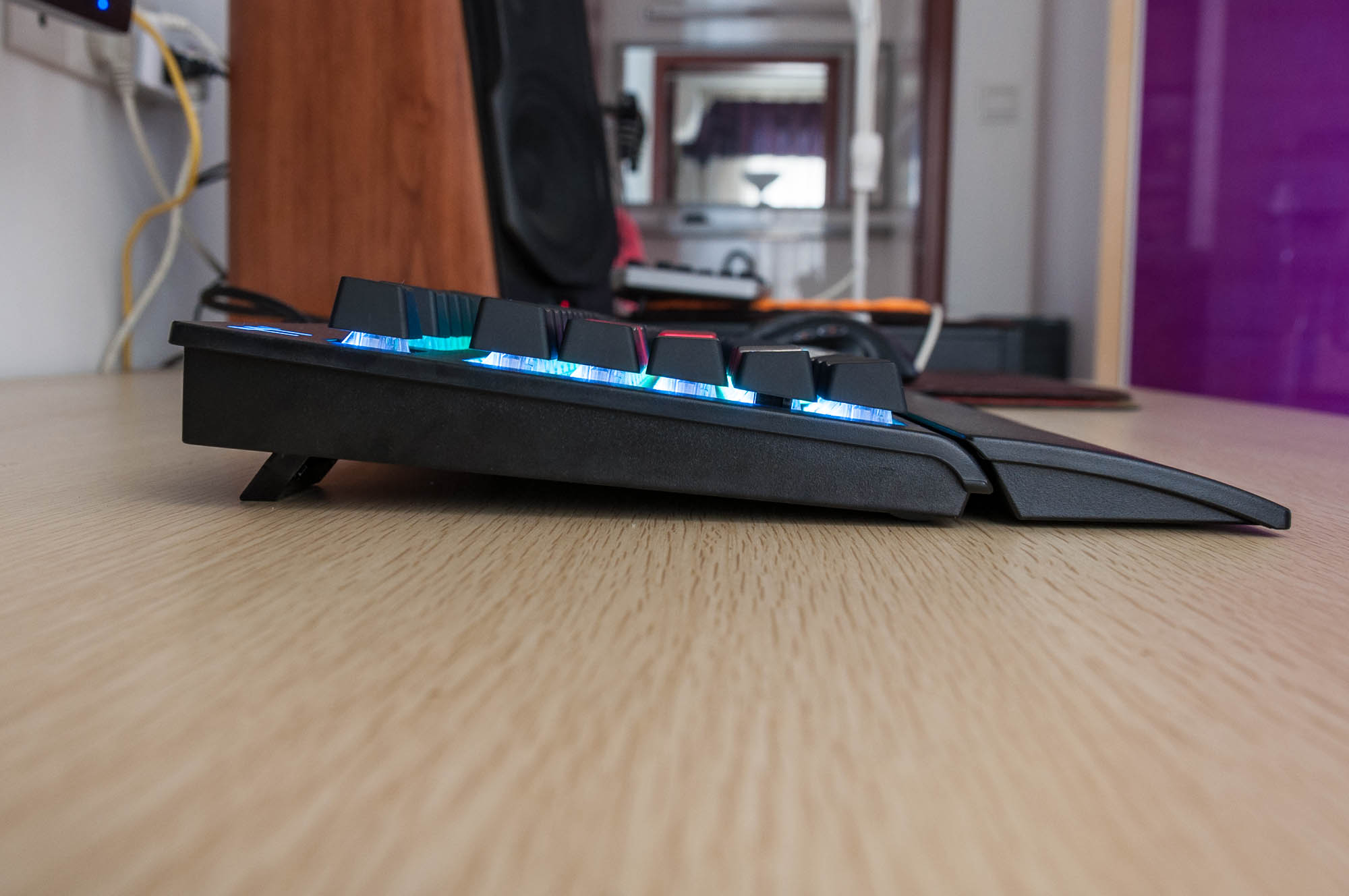 星脉x1银轴键盘开箱,血手光轴机械键盘评测